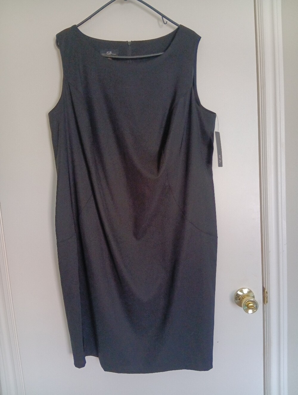 AGB Black Sleeveless Midi Shift Dress
